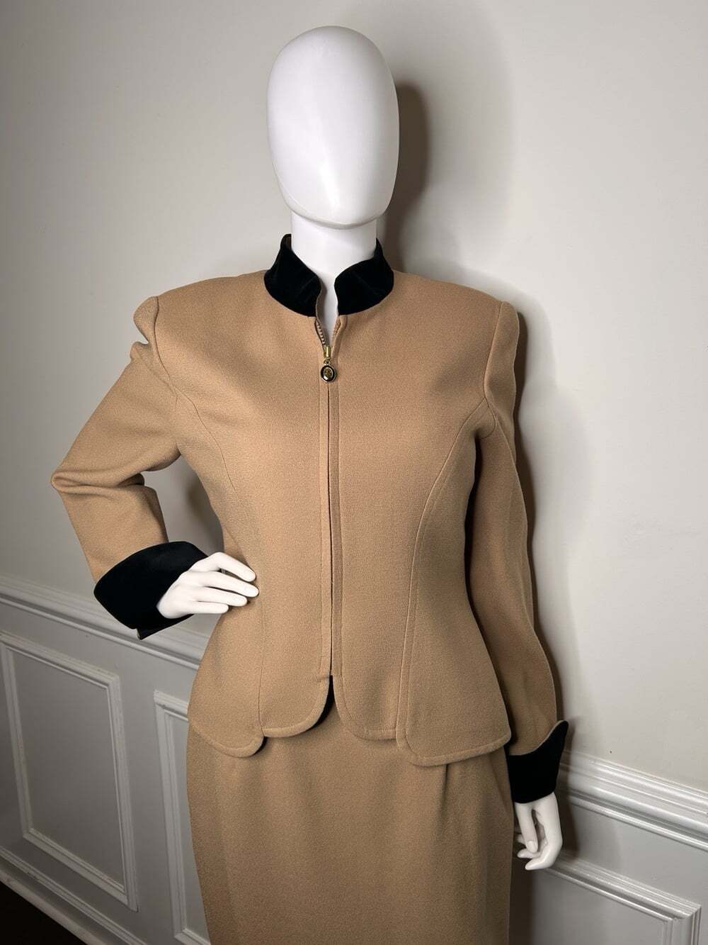 Vintage Christian Dior Women’s 2pc. Suit, Tan, With Blk. Trim, Sz.12, Circa 90’s - Picture 2 of 16